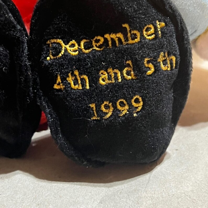 Disney 9in Mickey Mouse Plush Red Santa 1999 Commemorative Globe NWT Bild 4