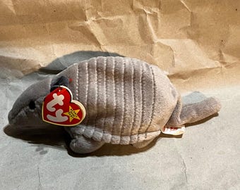 Peluche Ty Tank Beanie Baby Armadillo Gris de 1995, descatalogado, con etiquetas.