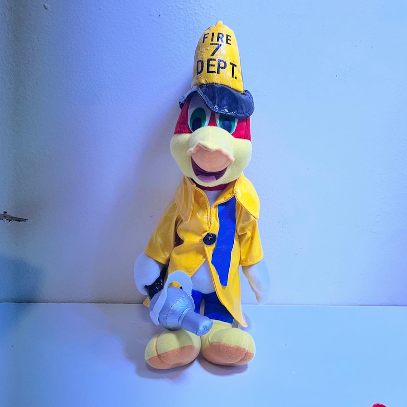 Toy Network 14" Woody Woodpecker Firefighter Plush Yellow 2003 Vintage Toy Bild 1
