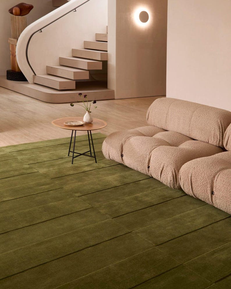 Minimalist green rug for bedroom floor decor
Soft textured green carpet for contemporary home interior