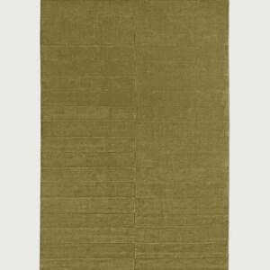 Modern green high low rug for stylish living room
Solid color green rug for minimalist home decor