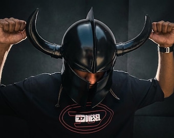Gotische ridderhelm – zwart stalen gehoornd middeleeuws pantser LARP-helm cosplay
