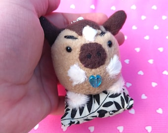 Brown horse sitting plushie keychain