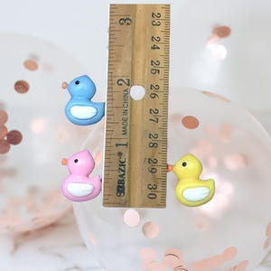 Mini Flatback Ducks - Polyresin Plastic Duck Charms for Baby Showers - Pack of 20 Pieces