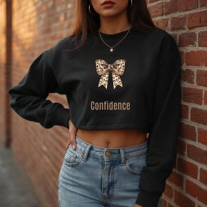 Sudadera corta con capucha y lazo de leopardo / Top con mensaje de confianza / Jersey de calle moderno
