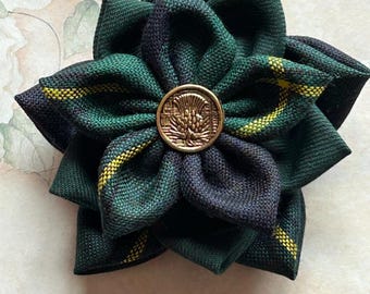 Broche Johnstone faite main en rosace de fleurs en tartan 3D