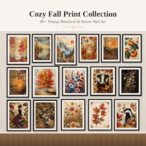 Op de afbeelding: Een collectie van zeventien ingelijste wandprints met de titel Cozy Fall Print Collection 90+ Vintage Botanical & Nature Wall Art. De afbeeldingen tonen herfstlandschappen, pompoenen, bloemen, een kat en dassen in warme kleurenpaletten.