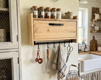 Estantería de pared de madera hecha a mano, especiero, estante colgante de estilo rústico, estante de pared de madera maciza para cocina.
