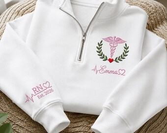 Benutzerdefinierte Krankenschwester gestickter Viertel-Reißverschluss, personalisiertes RN-Sweatshirt, Geschenk für registrierte Krankenschwester, Abschlussgeschenk für die Krankenpflegeschule, RN-Geschenk für sie