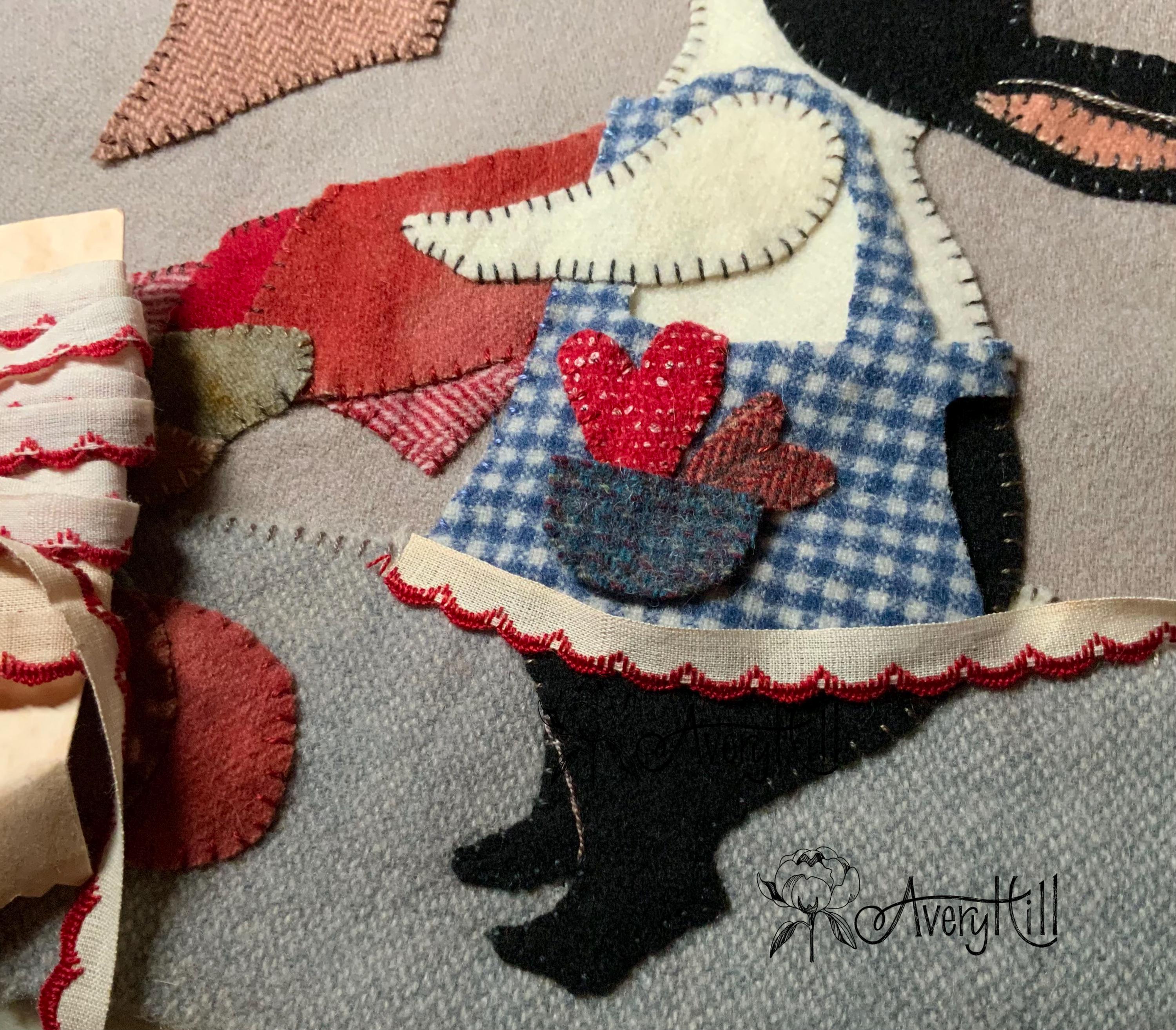 Stitching Rabbit Pinning up the Pattern Wool Appliqué Embroidery ...