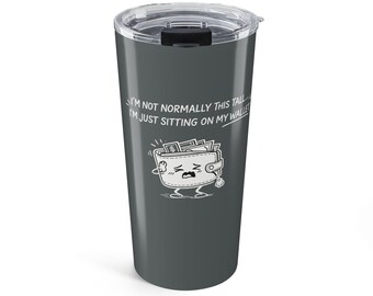 Normalmente não sou tão alto assim - Ilustração de cantada para copo térmico de 590ml | Frase engraçada para o café da manhã
