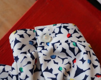 70s Large White /& Navy Blue DAISY Print BLUSE by Cape Cod Match Mates USA Long Sleeved e