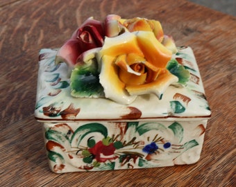Daisy /& Chrysanthemum Design Celluloid Flower Bangle Bracelet High Relief Rose Unique Salmon and Off White Color