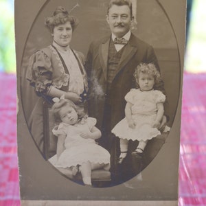 CUATRO Ohio Detroit y Berlín Alemania Fotos de gabinetes victorianos Fotografía de finales del siglo XIX Retratos familiares 4 1/4" por 6 1/2"