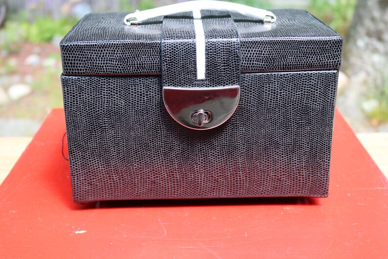 Vintage MOD 1970s JEWELRY BOX Tuscan Designs Black Vinyl Faux Snakeskin with white trim Chrome Silver colored Turn Latch image 5