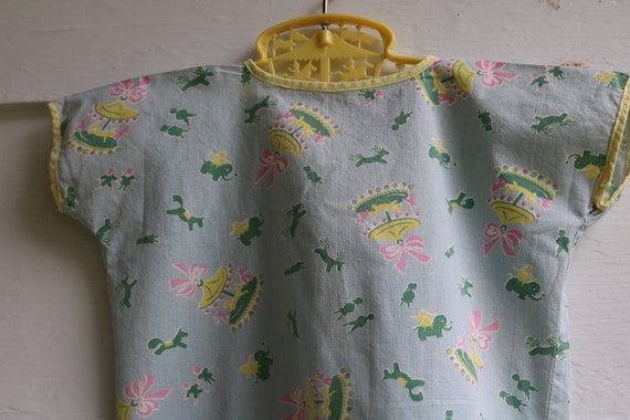 40s Cotton BABY SMOCK for Feeding or Play Elephan… - image 4