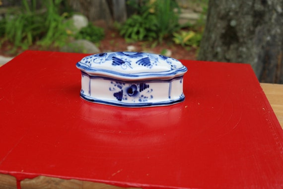 Marked Hand Made in Russia this Ceramic Jewelry B… - image 2