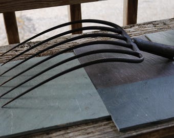 30s PITCHFORK 6-Tine Thin Farm Rustic Primitive TOOL for Repurpose RUSTY Yard Art