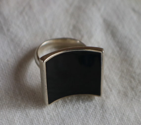 70s Minimalist MOD RING Size 8 1/4 Unisex Curved … - image 5