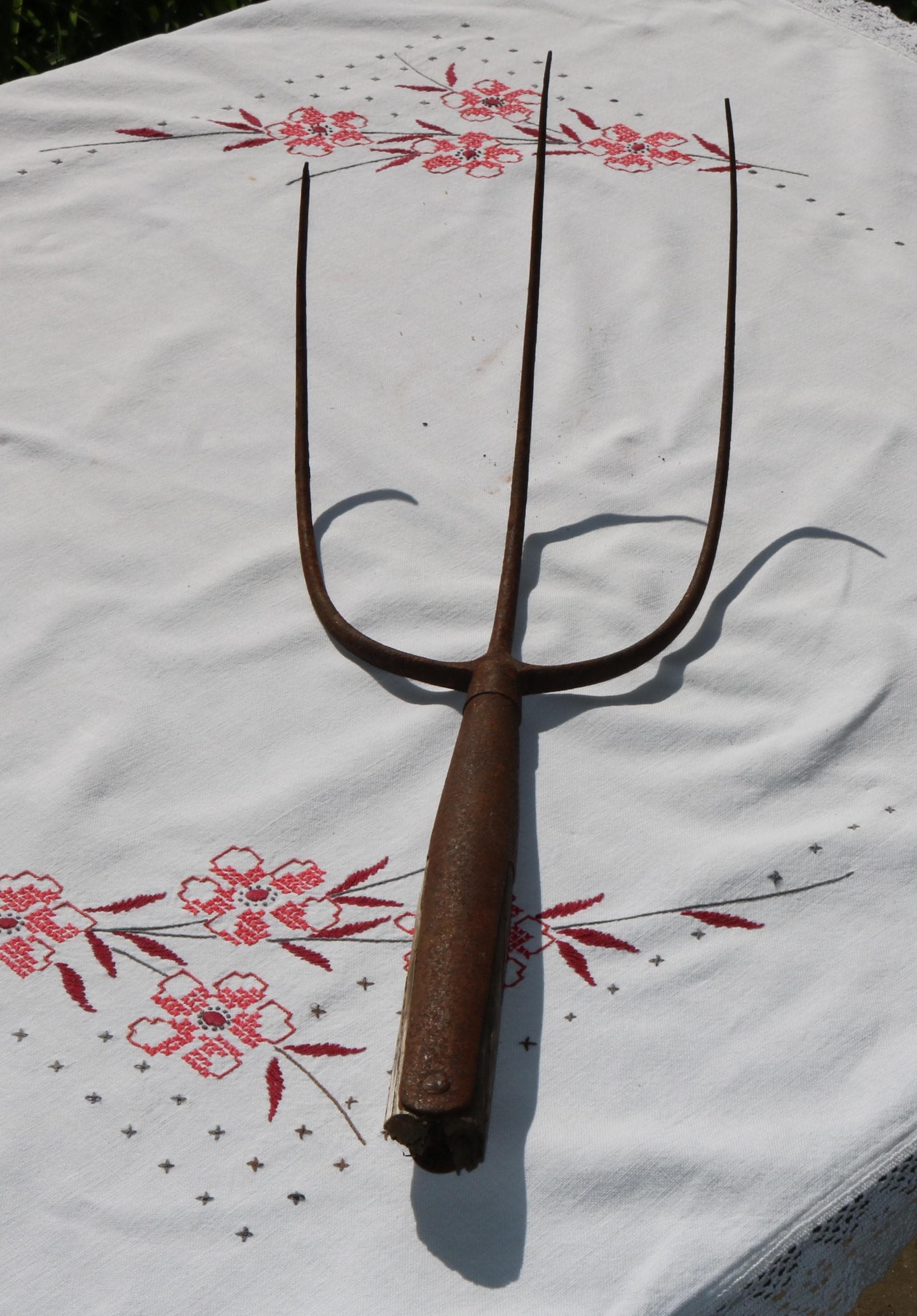 フランスアンティーク さくらんぼ ブリキ フック Antique Hand Wrought