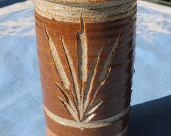 70s Pottery CATTAIL Utensil HOLDER for your Kitchen Carved Hand Crafted Speckled Beige and Brown