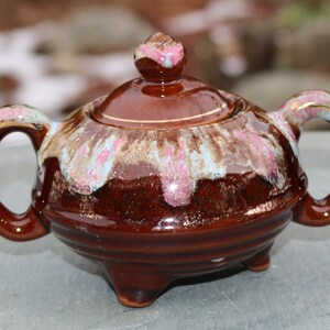 50s Brown Glazed SUGAR BOWL with Deep Rose Light Blue and Gold Fleck