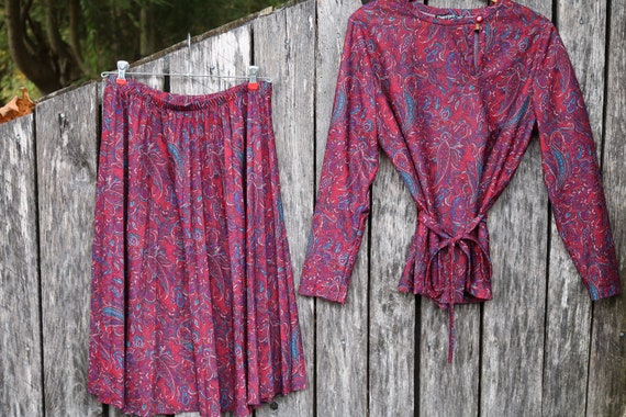 70s Burgundy Paisley Print Tunic and Skirt by She… - image 4