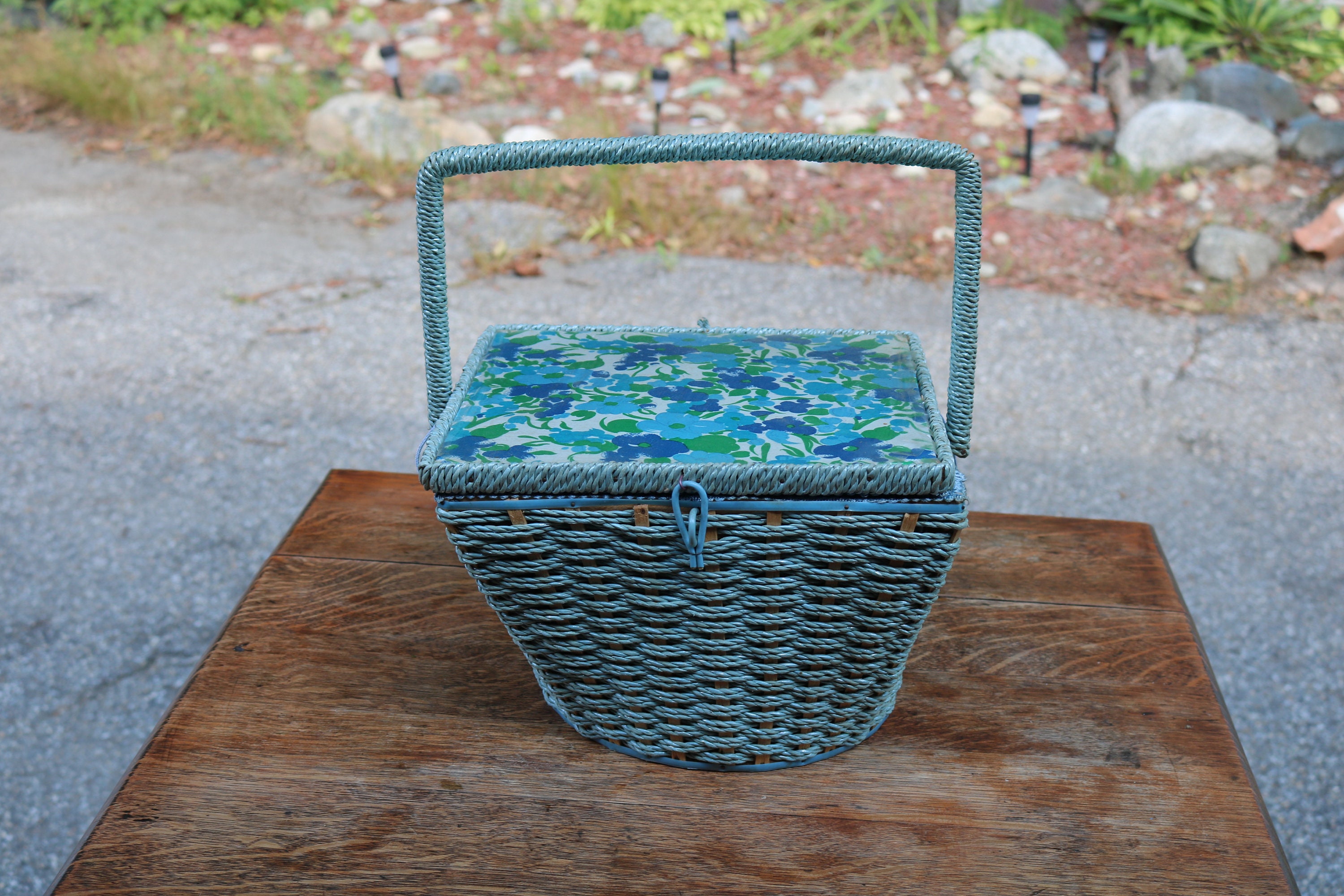 Vintage Singer Wicker Sewing Basket, Rattan Craft Caddy, Mod Flower Print  Lid, Made in Japan 