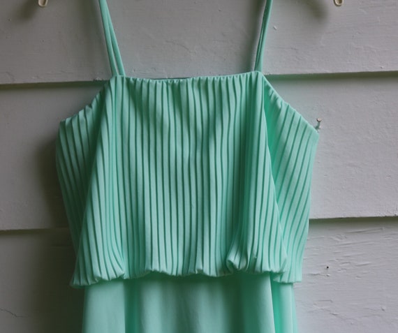 70s Spaghetti Strap Mint Green DRESS Accordion Pl… - image 1