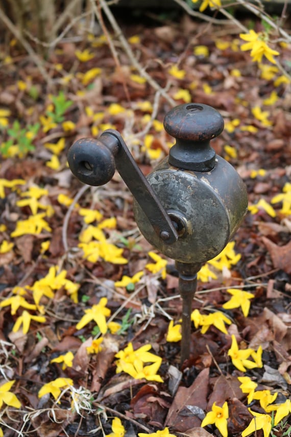YARD ART INDUSTRIAL Rotating Drill Type Tool Wooden Hand Knobs
