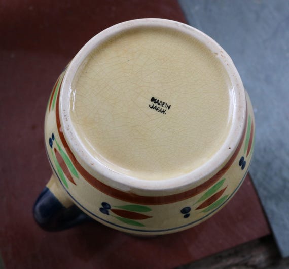 40年代の日本製陶器製ピッチャー（蓋付き）フォークアート、カップ7個