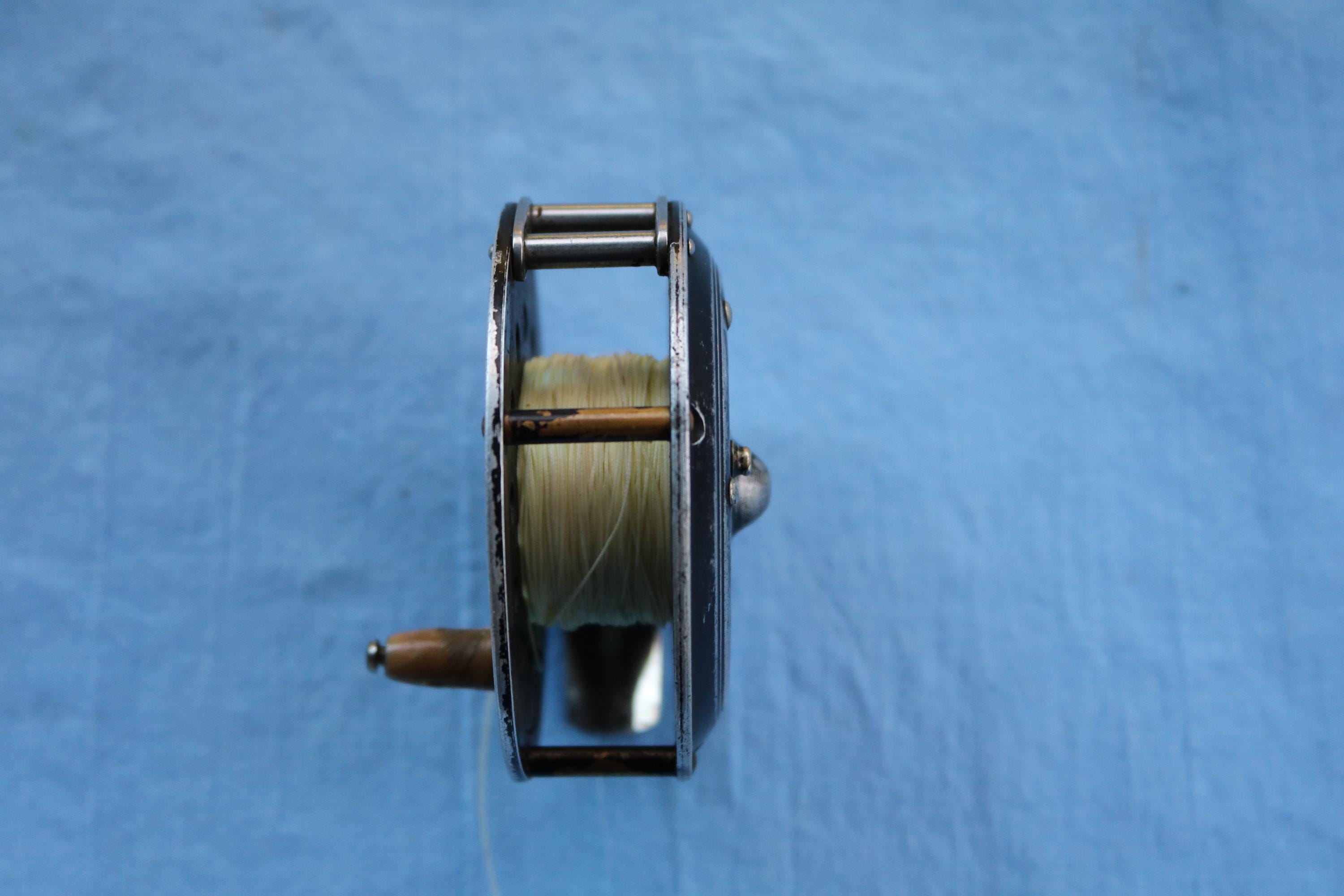ド*ン様 Pflueger GEM 2094 Very Old Pflueger Gem 2094 Fly Reel Does Have Surface Wear