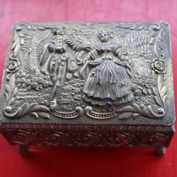 Romantic 40s 50s Pot Metal Box High Relief Couple JAPAN Hinged Gold and Silver