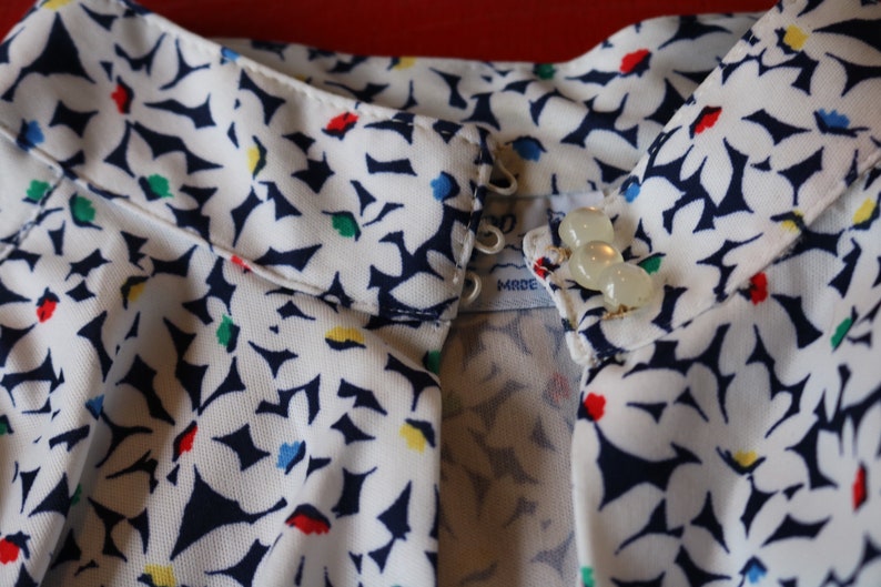 70s Large White /& Navy Blue DAISY Print BLUSE by Cape Cod Match Mates USA Long Sleeved e