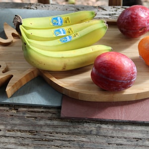 Vintage Wooden TRAY CUTTING BOARD in the shape of a Pineapple