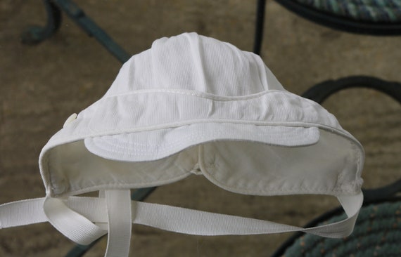 Newborn to 3 months 40s White SUN HAT Ribbed Cott… - image 1