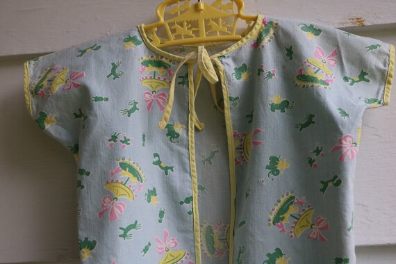 40s Cotton BABY SMOCK for Feeding or Play Elephan… - image 1