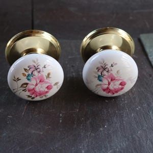 Vintage Austrailian Hand Painted DOOR KNOBS by Gainsborough Whitehall Brass Hardware in Chelsea Pattern