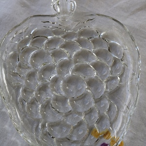 70s Hazel Atlas SET aus 4 klaren Glas TELLER im Obstgarten Muster Grape Cluster Shaped