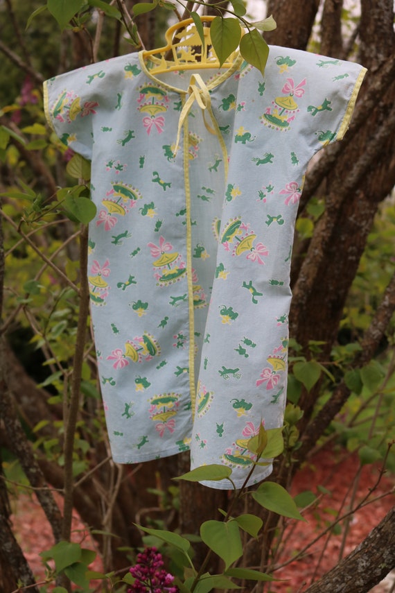 40s Cotton BABY SMOCK for Feeding or Play Elephan… - image 2