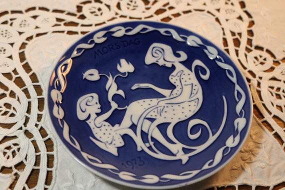 Royal Copenhagen Mother/'s Day Porcelain Plates by Ib Spang Olsen Motherhood Old Blue