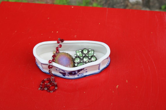 Marked Hand Made in Russia this Ceramic Jewelry B… - image 5
