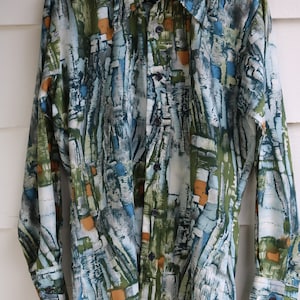 late 60s 70s Mens ABSTRACT SHIRT Long Sleeved Blues and Greens M Medium 15  15 1/2
