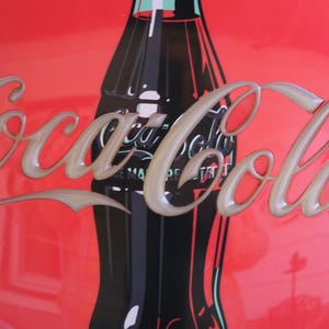 Coca Cola Red Button Disc Stand Up or Wall Mount Telephone 1995 Great Wall Display and Memorabilia