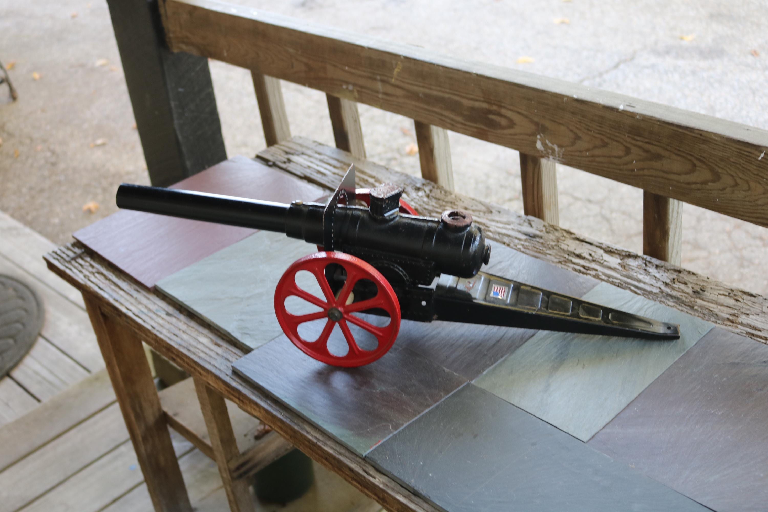 Big Bang 金属製オリーブグリーン砲台 50s Cast Iron TOY CANNON by Big Bang a Major Field Cannon