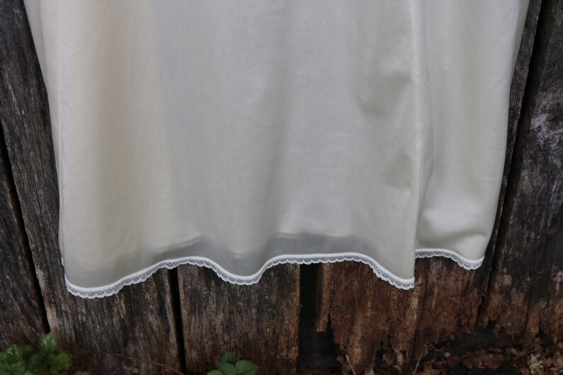 70s Vanity Fair FULL SLIP Size 40 or a L Large Antique White
