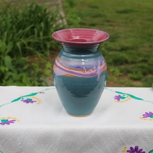 Années 70 CATHY GERSON Poterie VASE Mauve Bleu-Vert Violet Rose Fabriqué à la main Caroline du Nord Signé