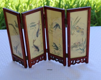 70s Chinese Tabletop Hinged Screen Partition Aquatic and Audubon Prints Wooden for Shade of Plants or Aquarium Home Decor