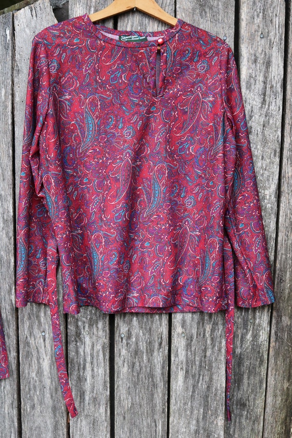 70s Burgundy Paisley Print Tunic and Skirt by She… - image 10