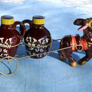Jaren '50 Kitscherige Kleine Bruine Kruik ZOUT & PEPER Shakers set Ezelkar Mid Century